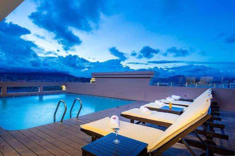Meriton Hotel