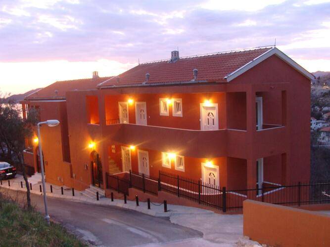 Alessandra Apt
