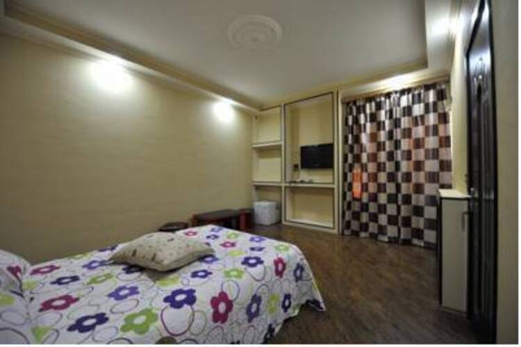 DKD Bridge Hotel