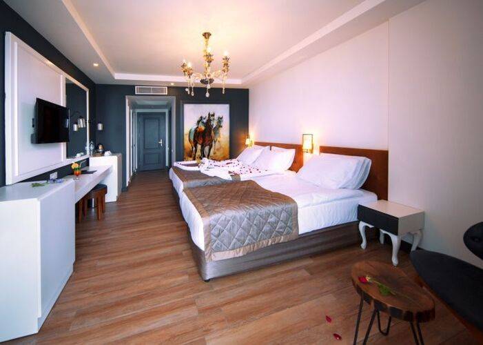Sey Beach Hotel & Spa