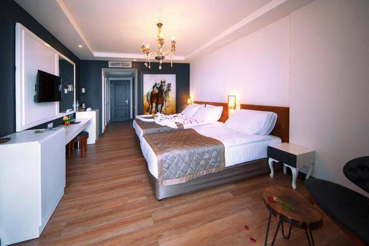 Sey Beach Hotel & Spa