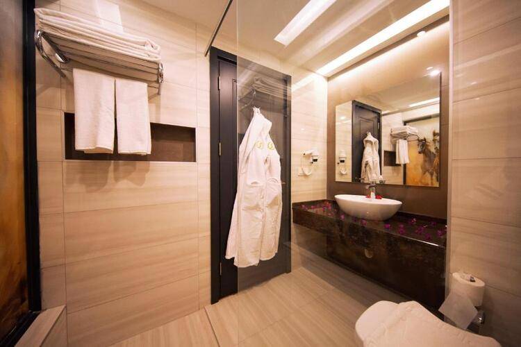 Sey Beach Hotel & Spa