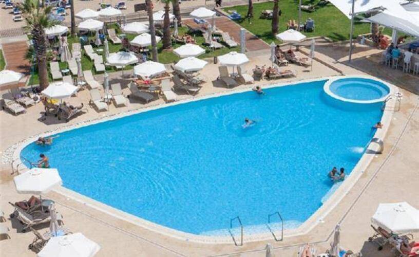 Vrissaki Beach Hotel