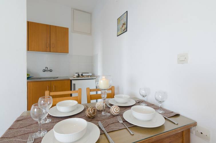 Aglaia Studio & Apartment