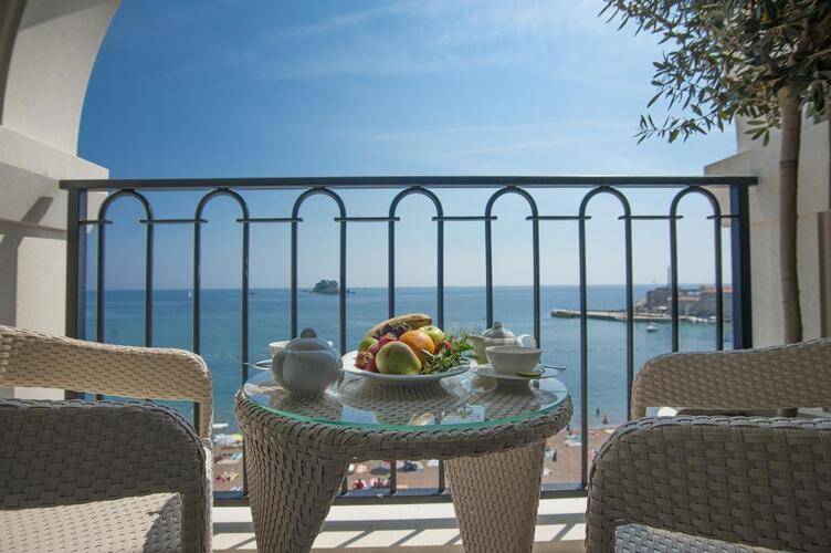 Riva Hotel