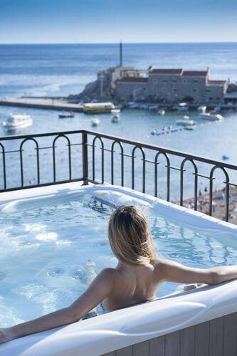 Riva Hotel