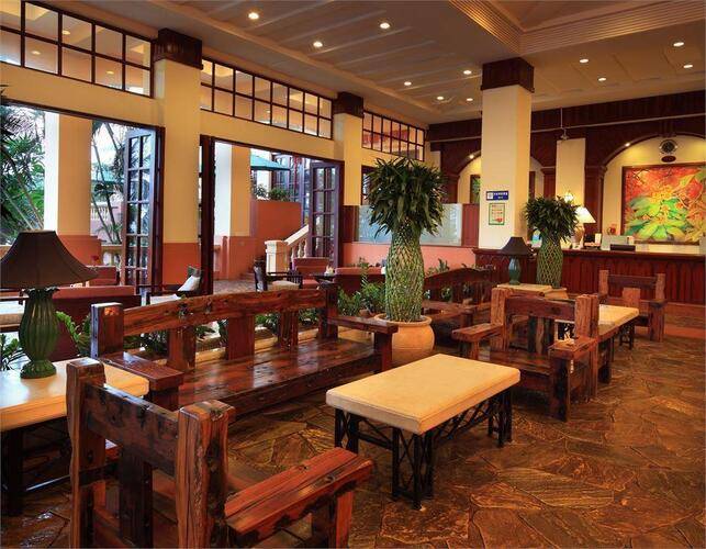 Golden Phoenix Seaview Hotel