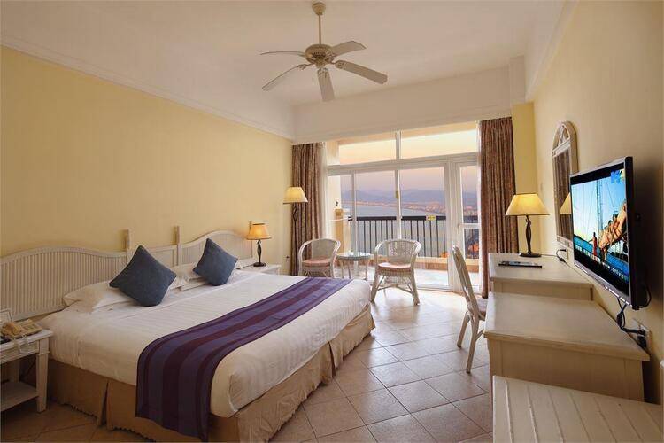 Golden Phoenix Seaview Hotel