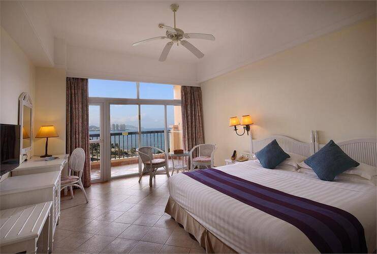 Golden Phoenix Seaview Hotel