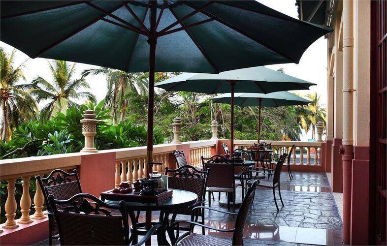 Golden Phoenix Seaview Hotel