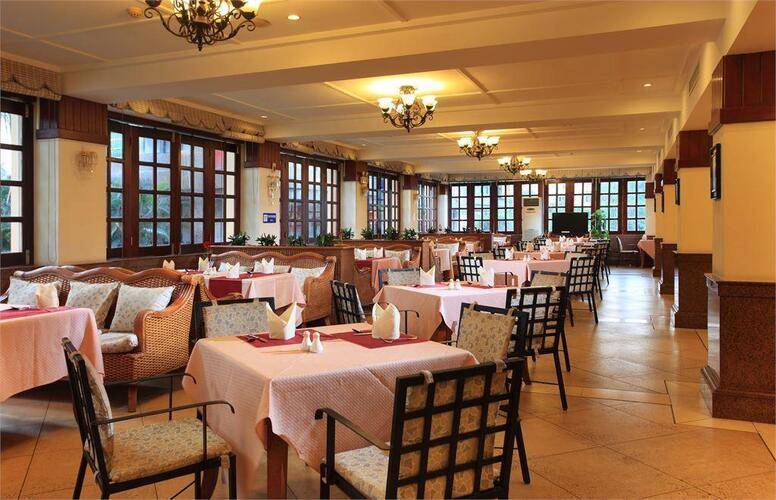 Golden Phoenix Seaview Hotel