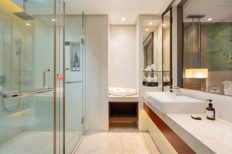 Four Season Ocean Courtyard Hotel