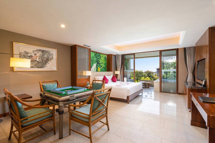 Four Season Ocean Courtyard Hotel