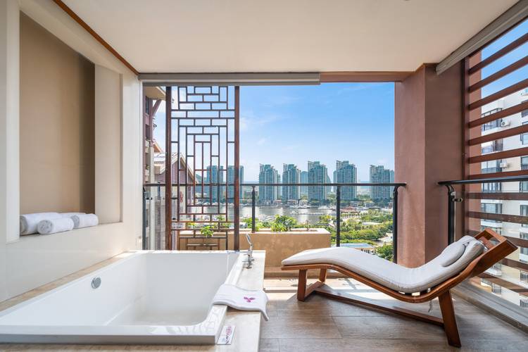 Four Season Ocean Courtyard Hotel