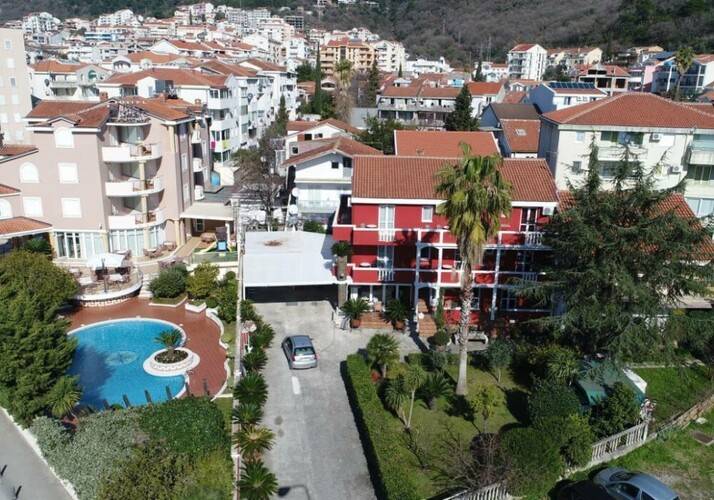 Villa L