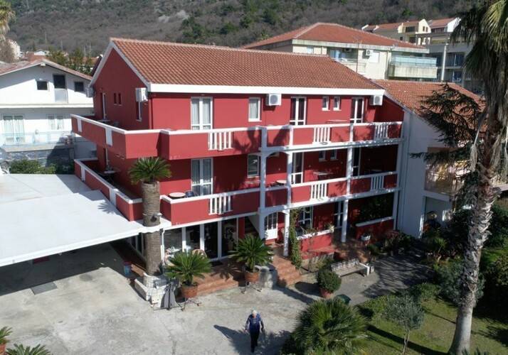 Villa L