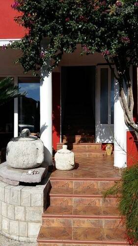 Villa L