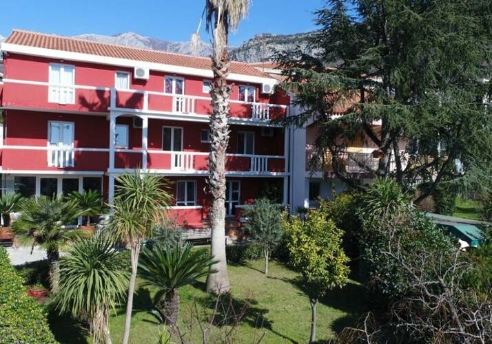Villa L