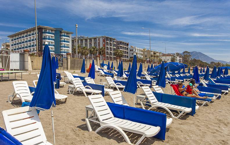 Parador Beach Hotel