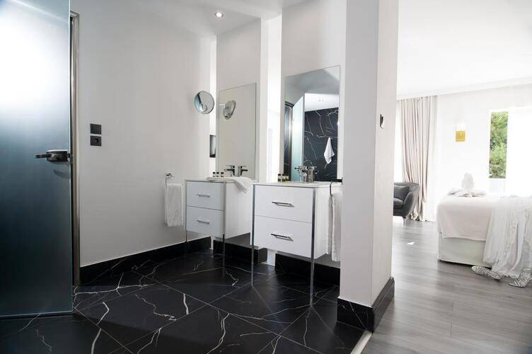 Athenian Riviera Hotel & Suites