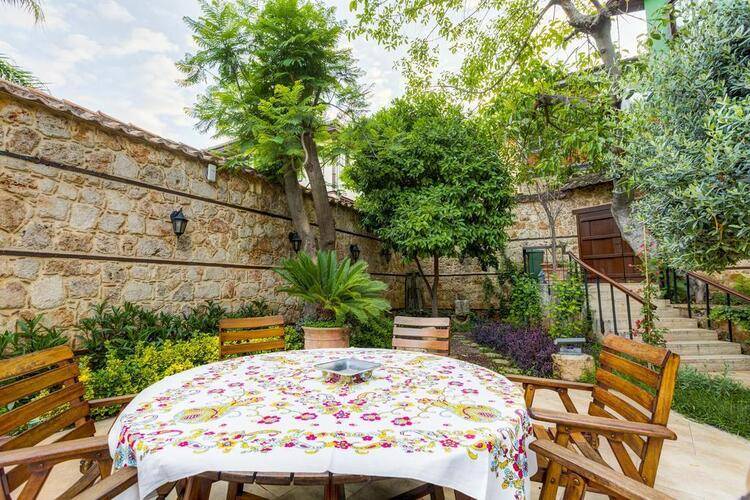 Kaucuk Hotel (Adults Only 18+)