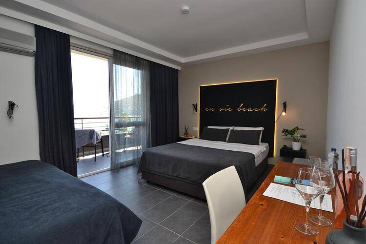 En Vie Beach Hotel