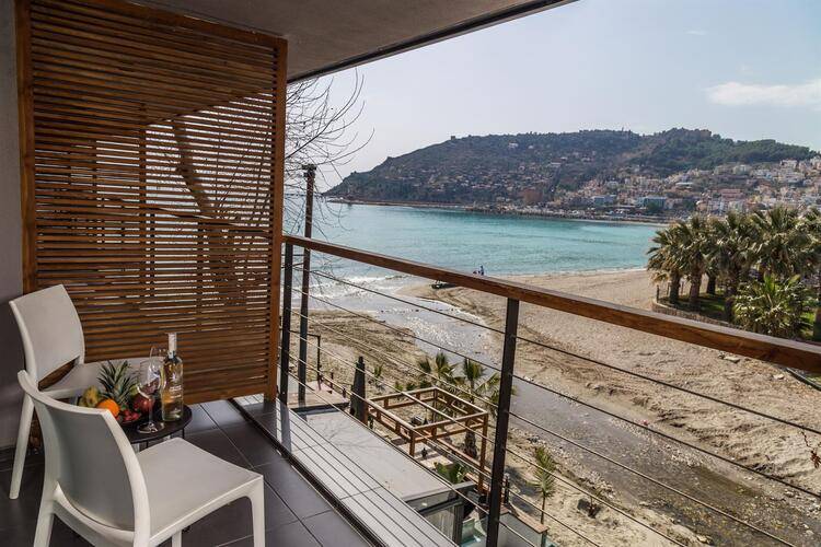 En Vie Beach Hotel