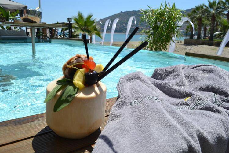 En Vie Beach Hotel