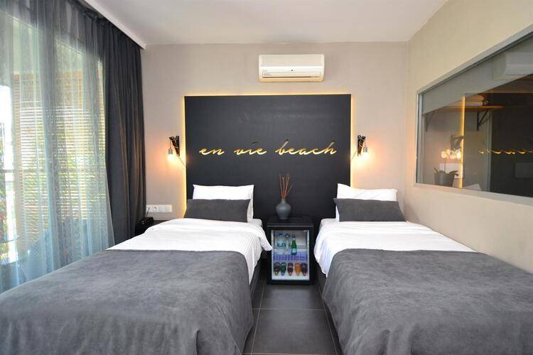 En Vie Beach Hotel