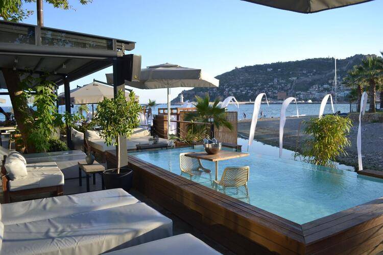 En Vie Beach Hotel