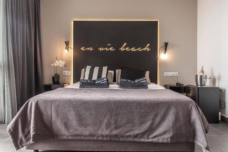 En Vie Beach Hotel