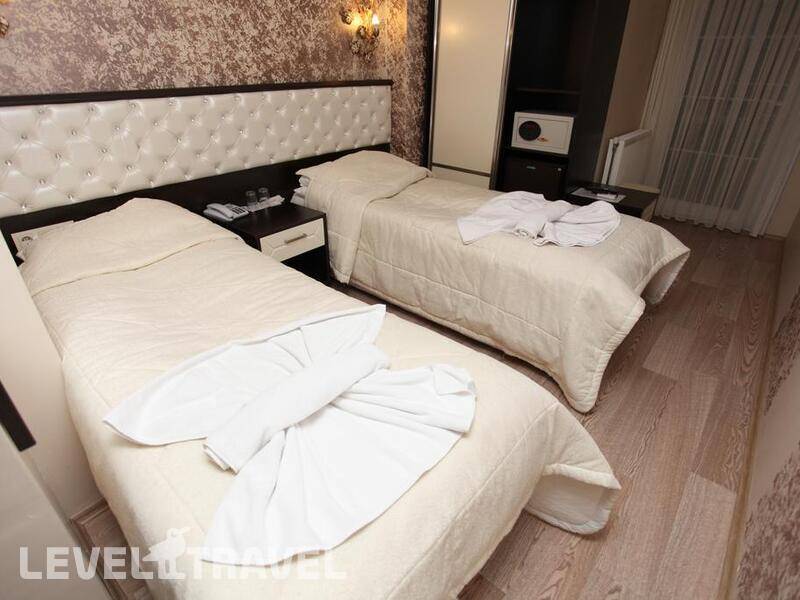 Фотография Broken Column Hotel