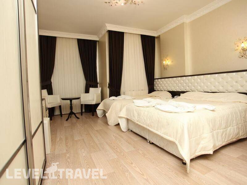 Фотография Broken Column Hotel