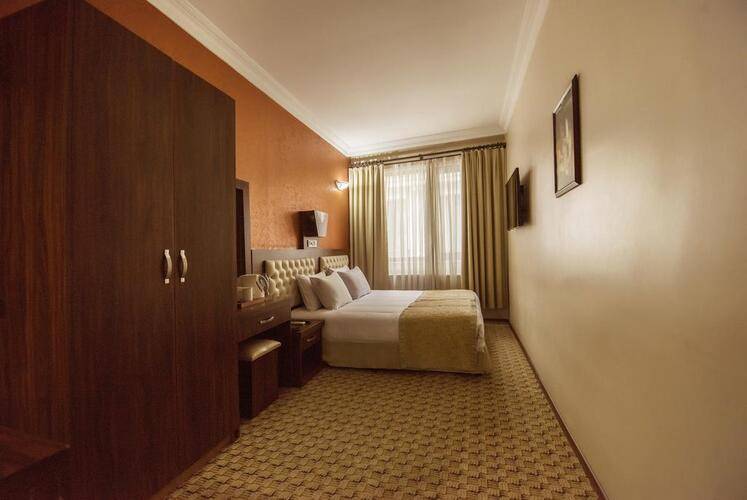 Elan Hotel