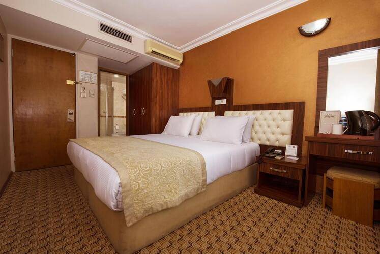 Elan Hotel