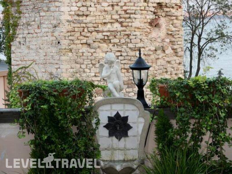 Фотография Megara Palace