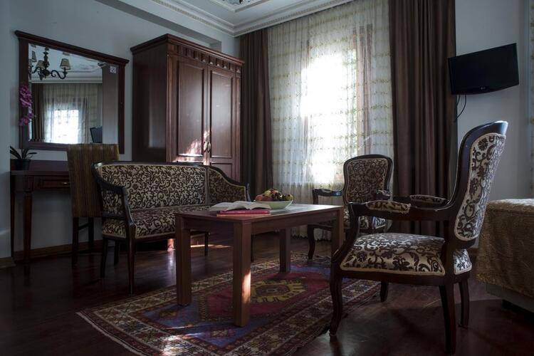 Tashkonak Studio Suites