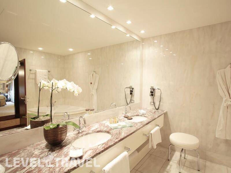 Фотография New York Palace Autograph Collection (Ex.Boscolo Budapest Autograph Collection)