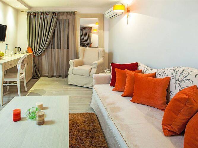 Core Resorts Hotel
