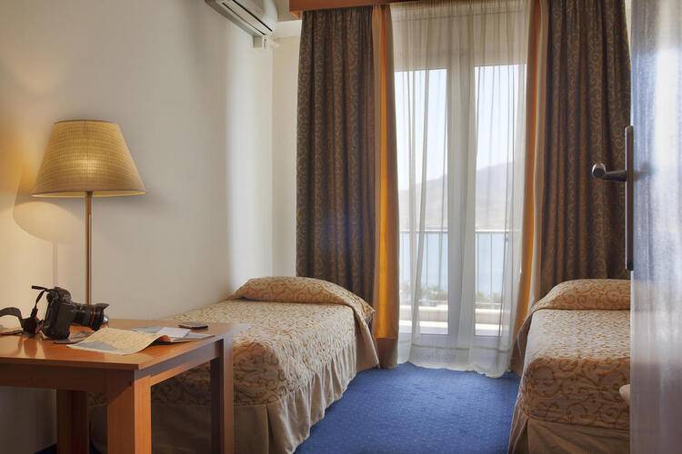 Lucy Hotel