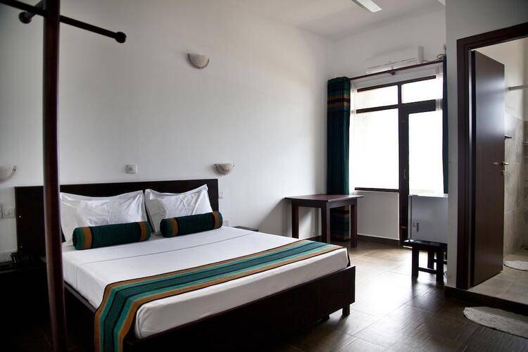 Bay Vista Hotel