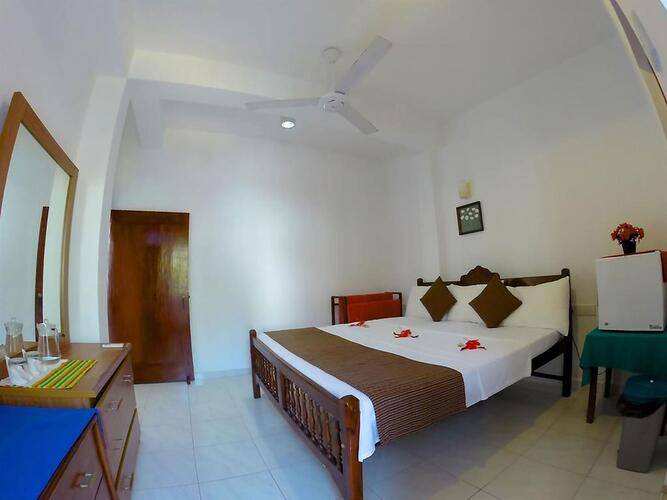 Royal Beach Hotel & Restaurant