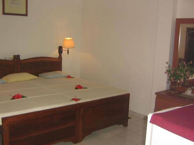Royal Beach Hotel & Restaurant