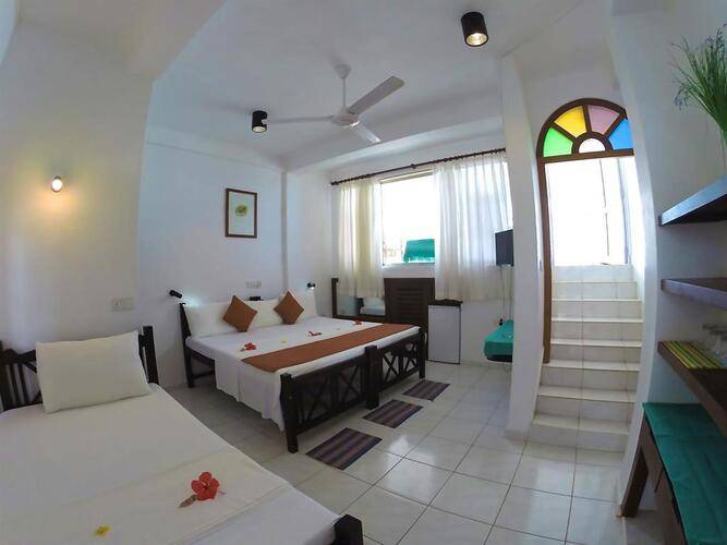 Royal Beach Hotel & Restaurant