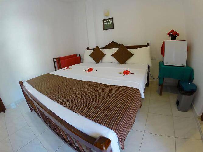 Royal Beach Hotel & Restaurant