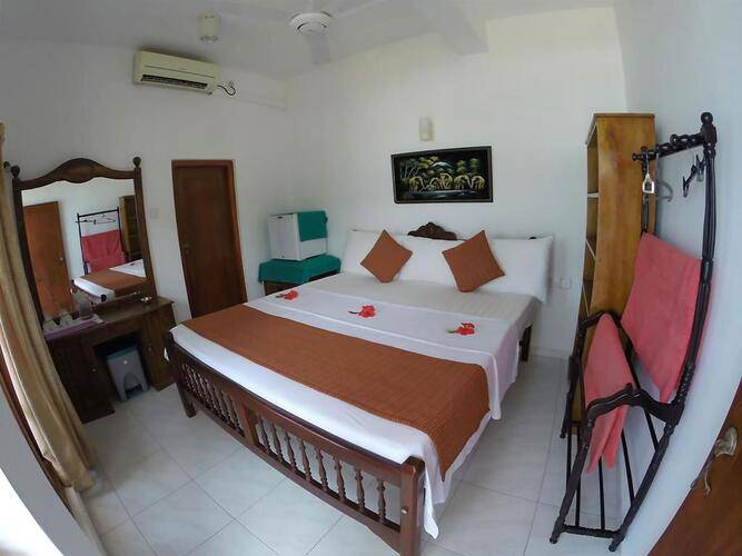 Royal Beach Hotel & Restaurant