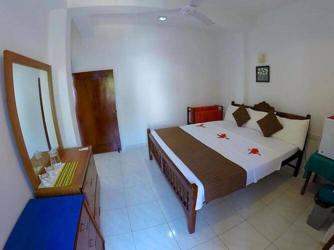 Royal Beach Hotel & Restaurant