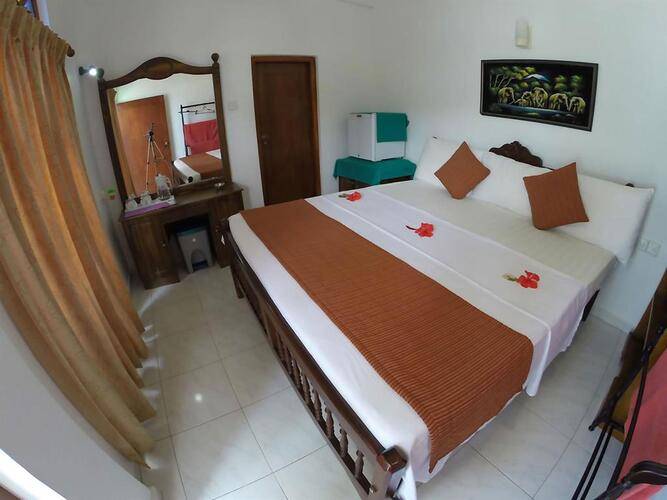 Royal Beach Hotel & Restaurant
