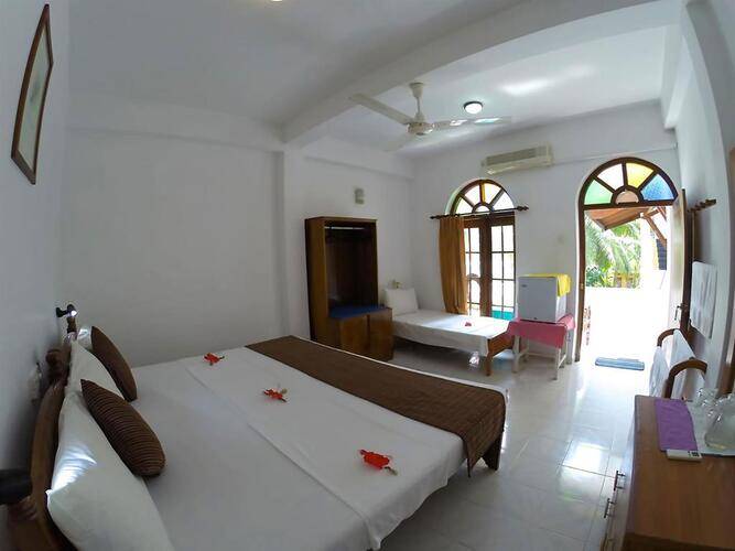 Royal Beach Hotel & Restaurant