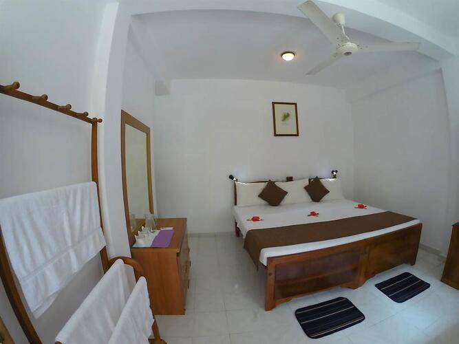 Royal Beach Hotel & Restaurant